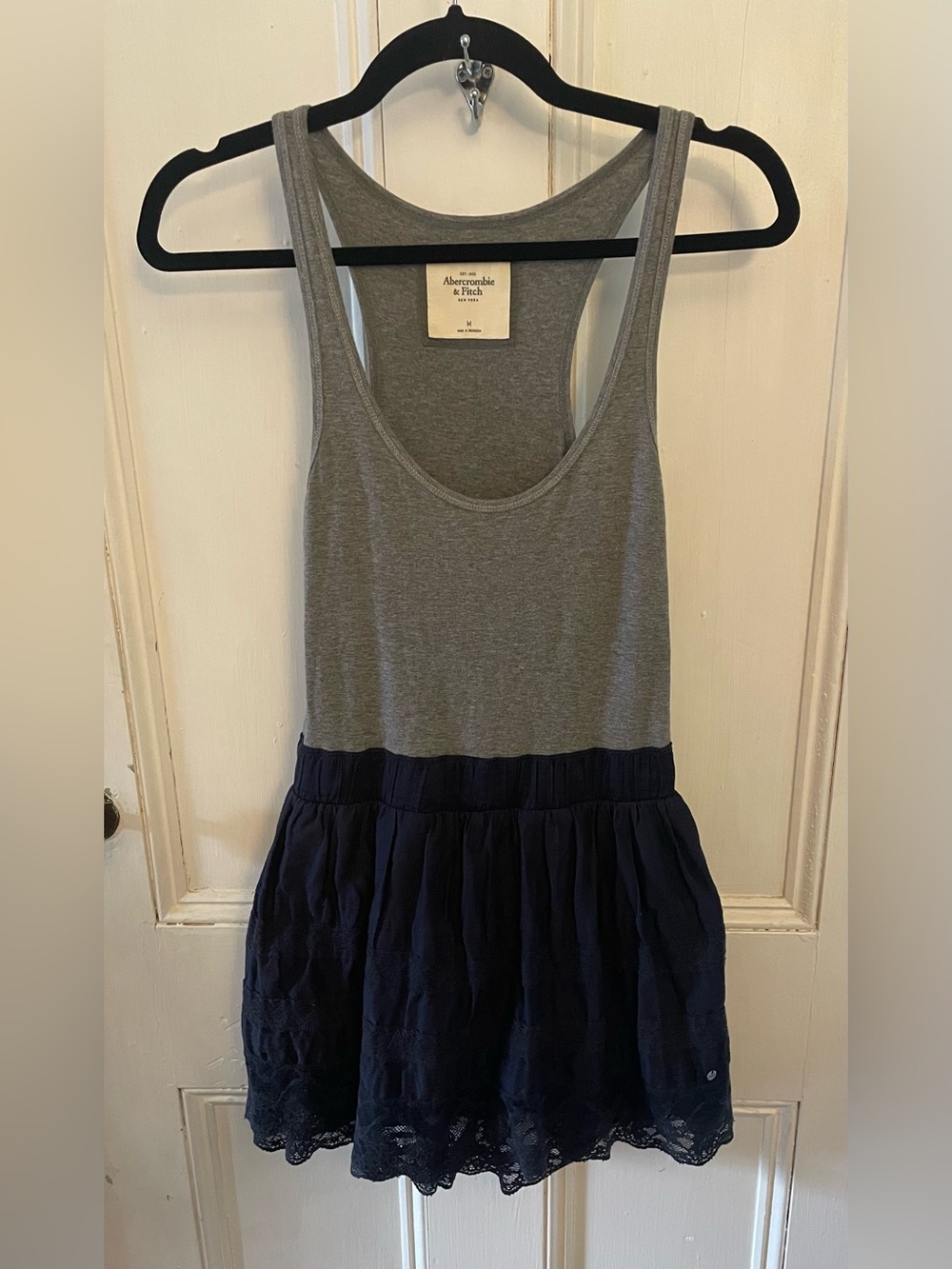 Abercrombie & Fitch Y2K Gray & Navy Lace Hem Peplum Tank Top | Medium